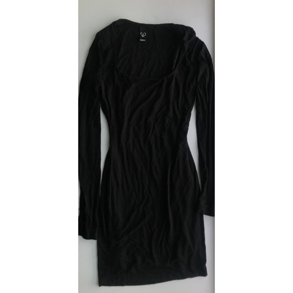 • long sleeve black dress •
